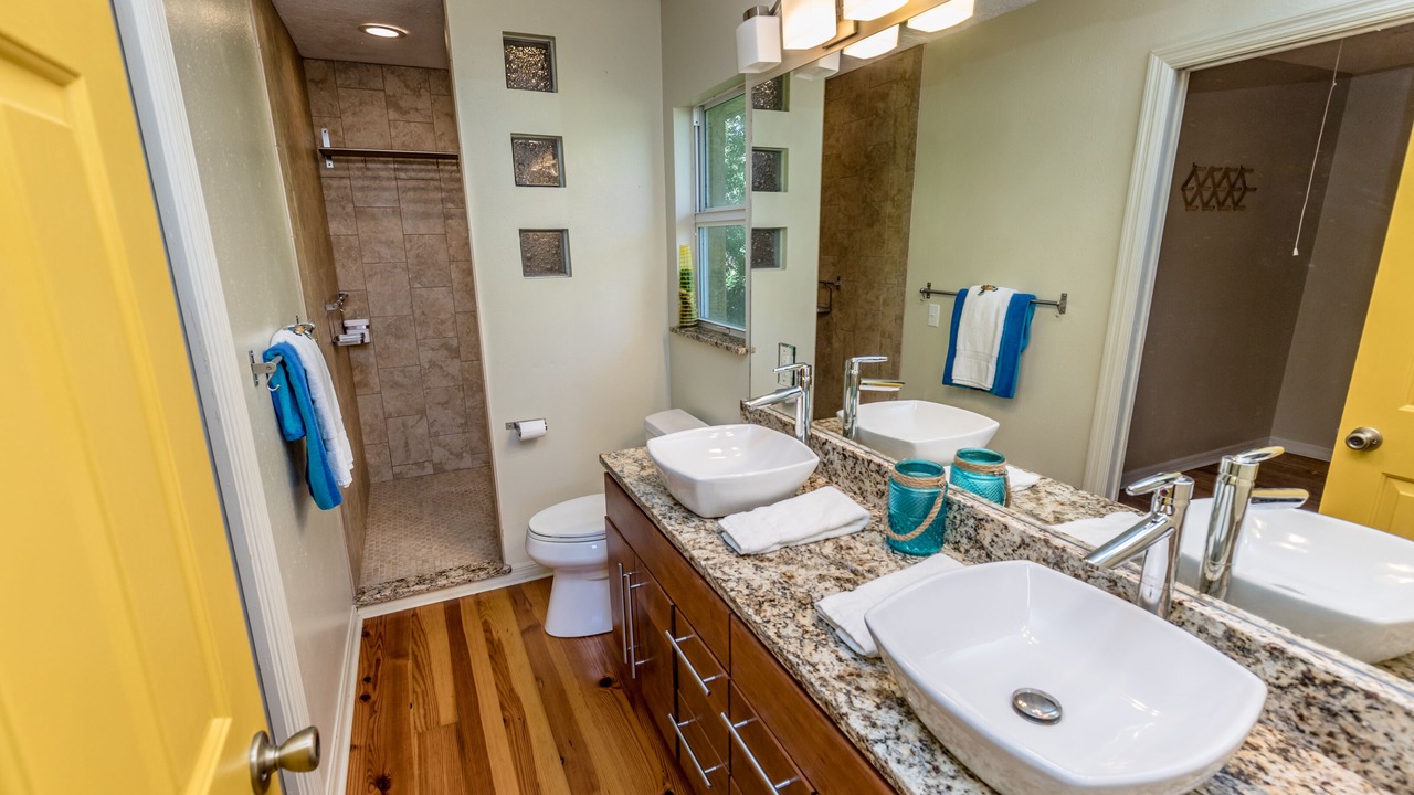 Photo of Bathroom in Roseland
