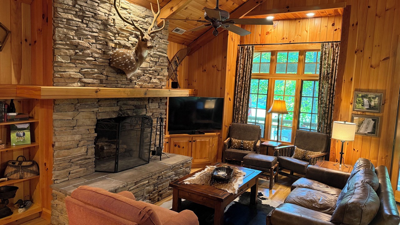 Photo of Livingroom in Cashiers