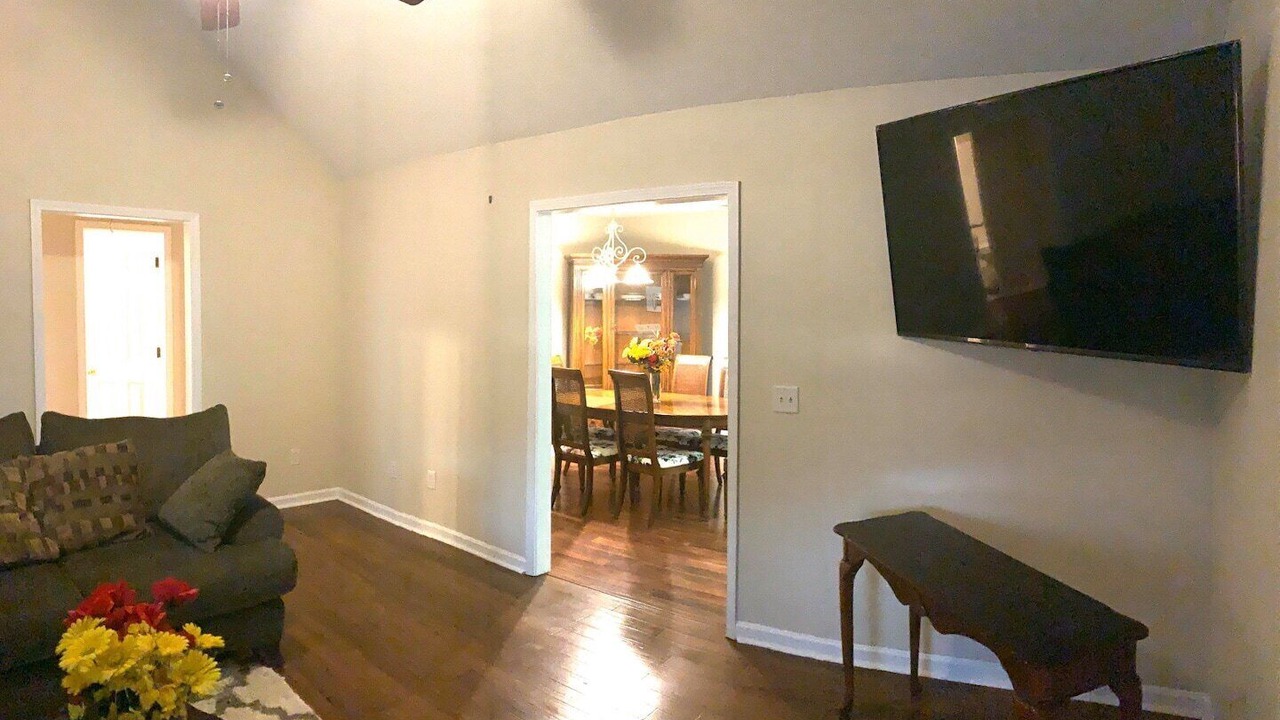 Photo of Livingroom in Oakland