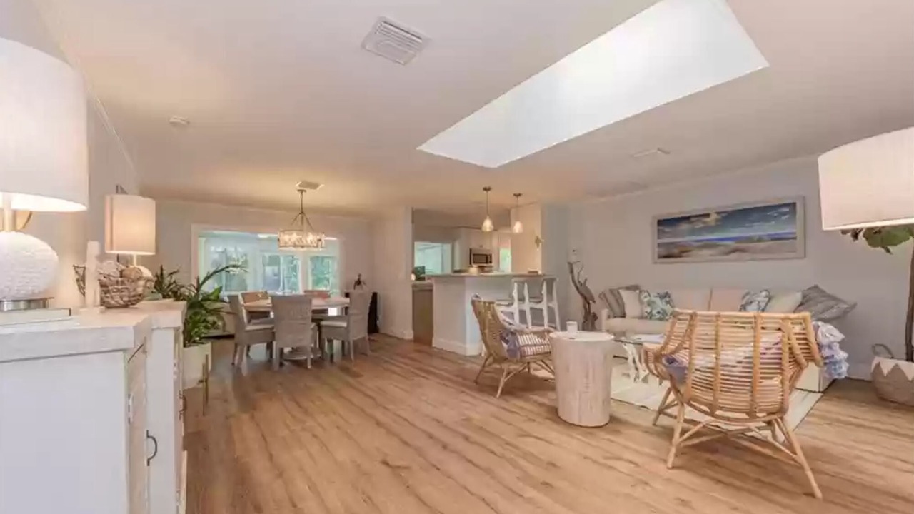 Photo of Livingroom in Central Beach