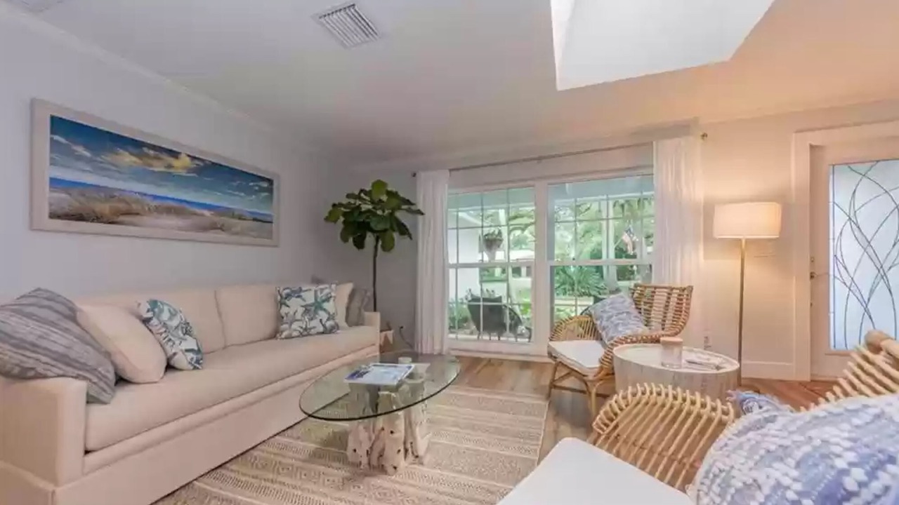 Photo of Livingroom in Central Beach