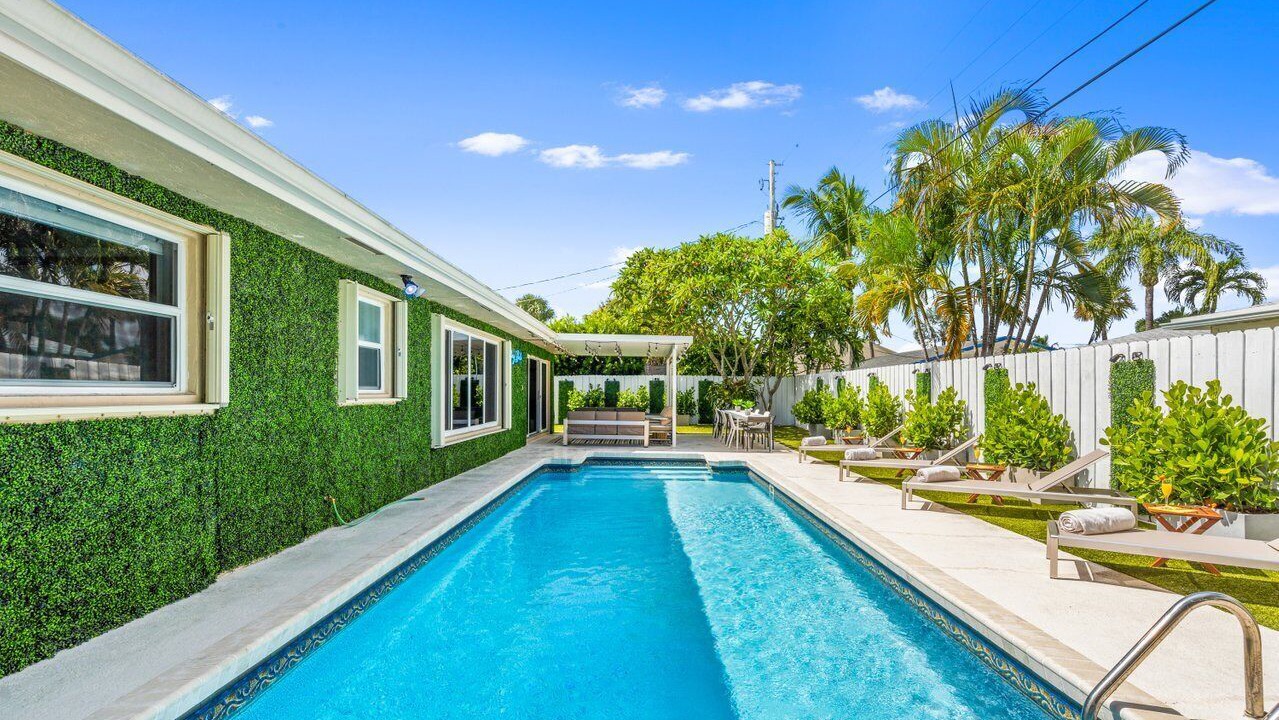 Photo of Outdoor in Tropic Palms