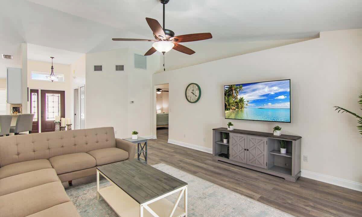 Photo of Livingroom in Sebastian Highlands