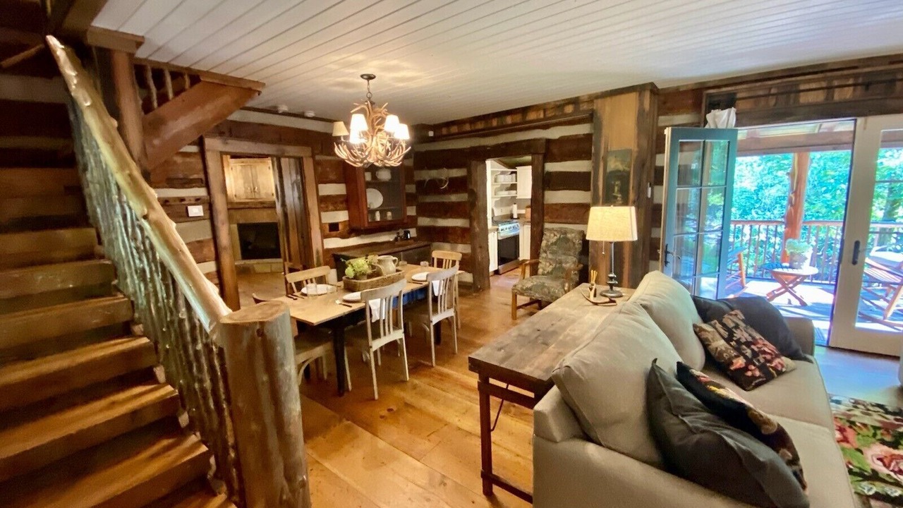 Photo of Livingroom in Cullowhee