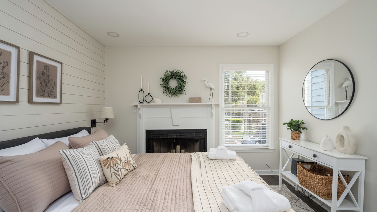 Photo of Bedroom in Historic District