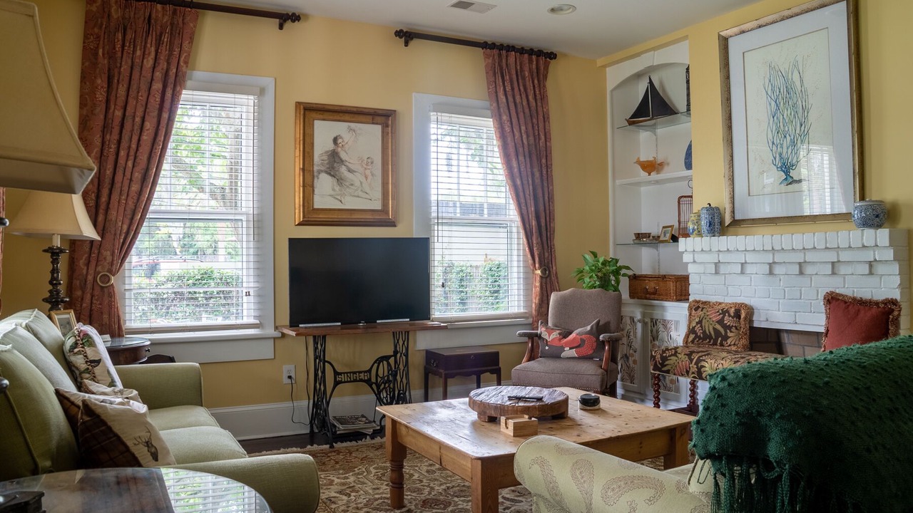 Photo of Livingroom in Uptown
