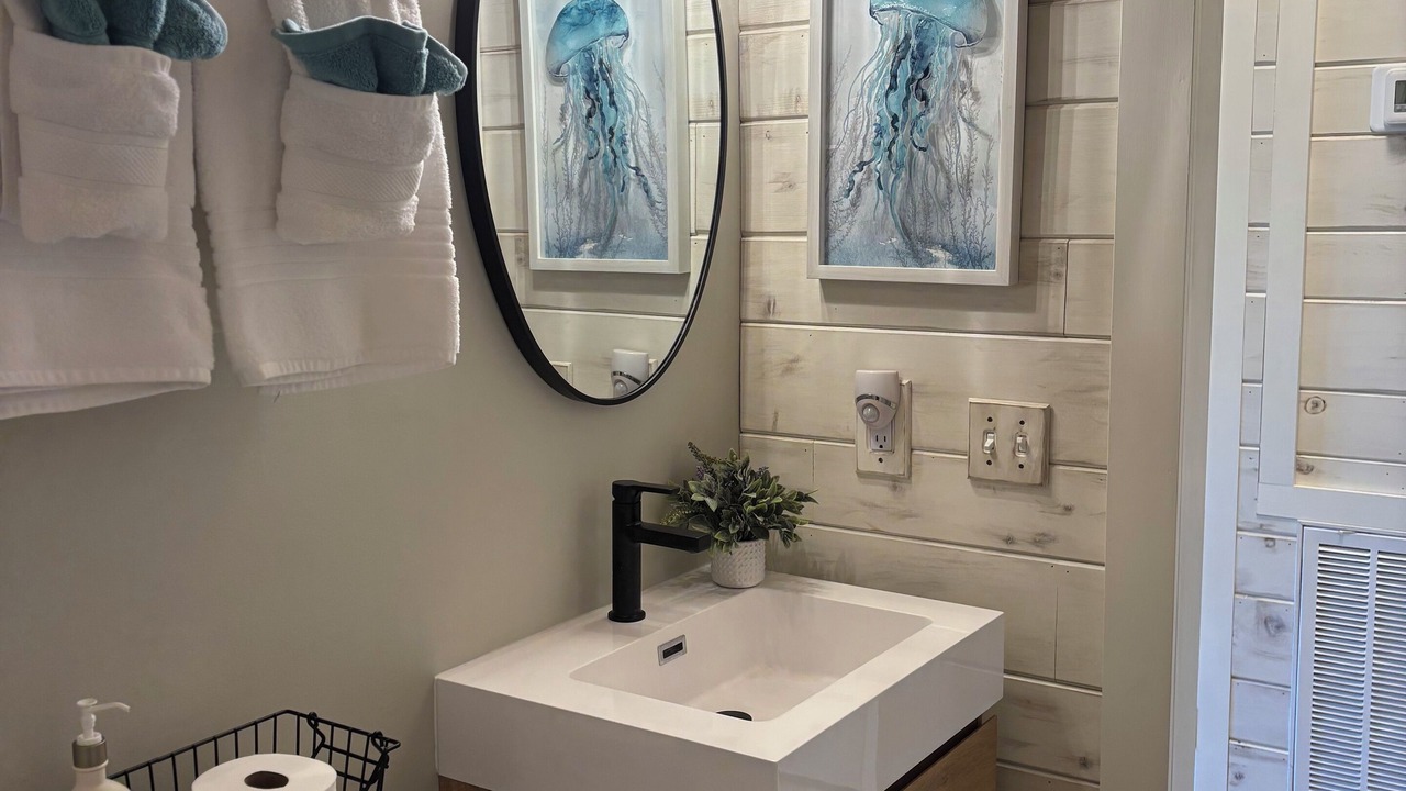 Photo of Bathroom in Folly Field