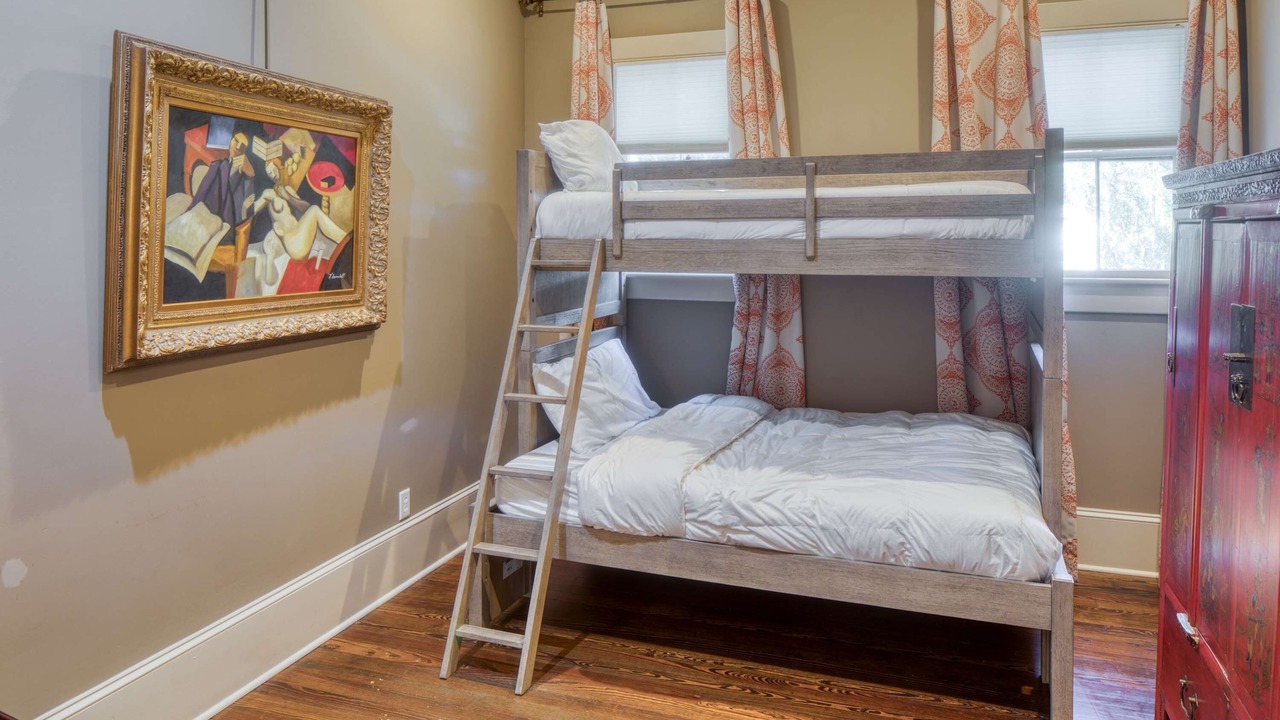Photo of Bedroom in Metropolitan