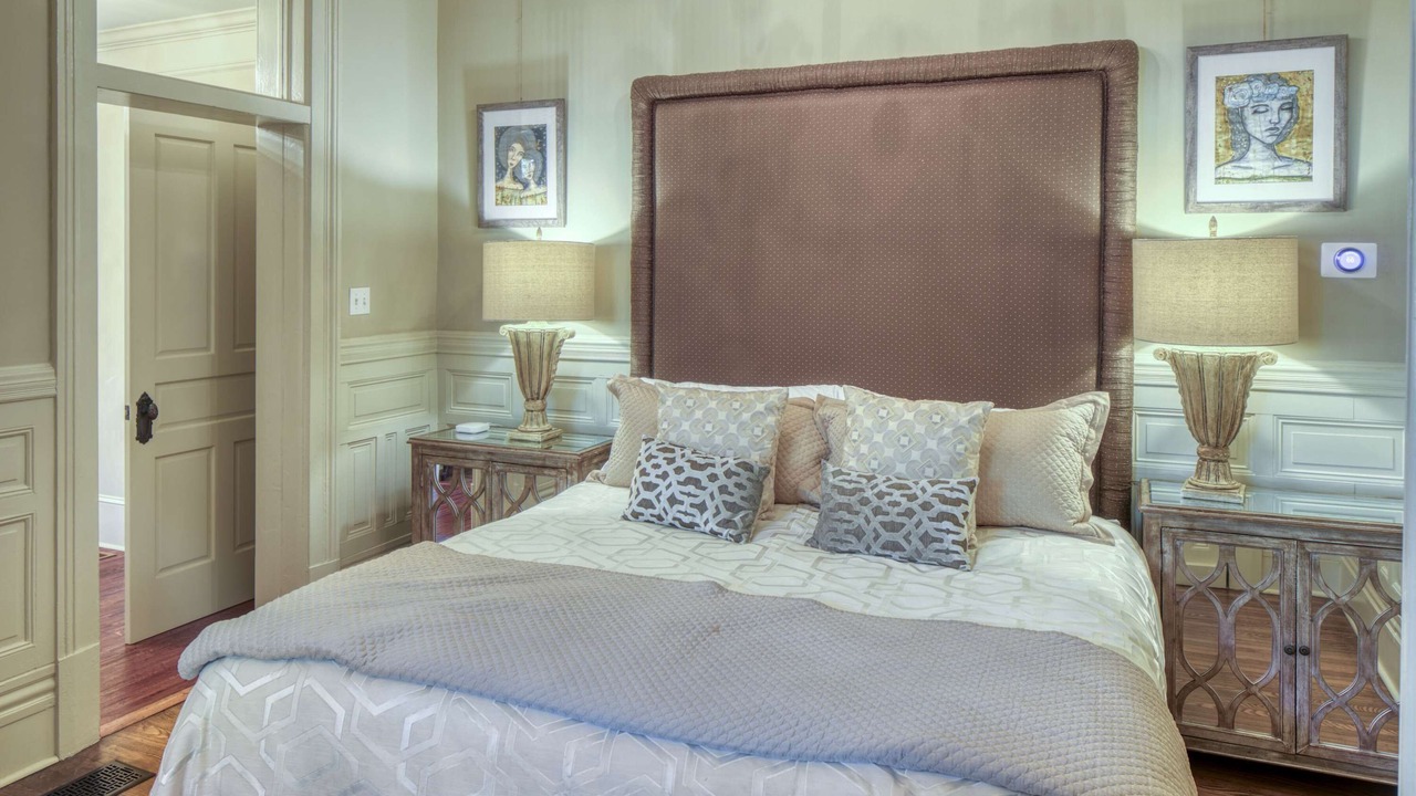 Photo of Bedroom in Metropolitan