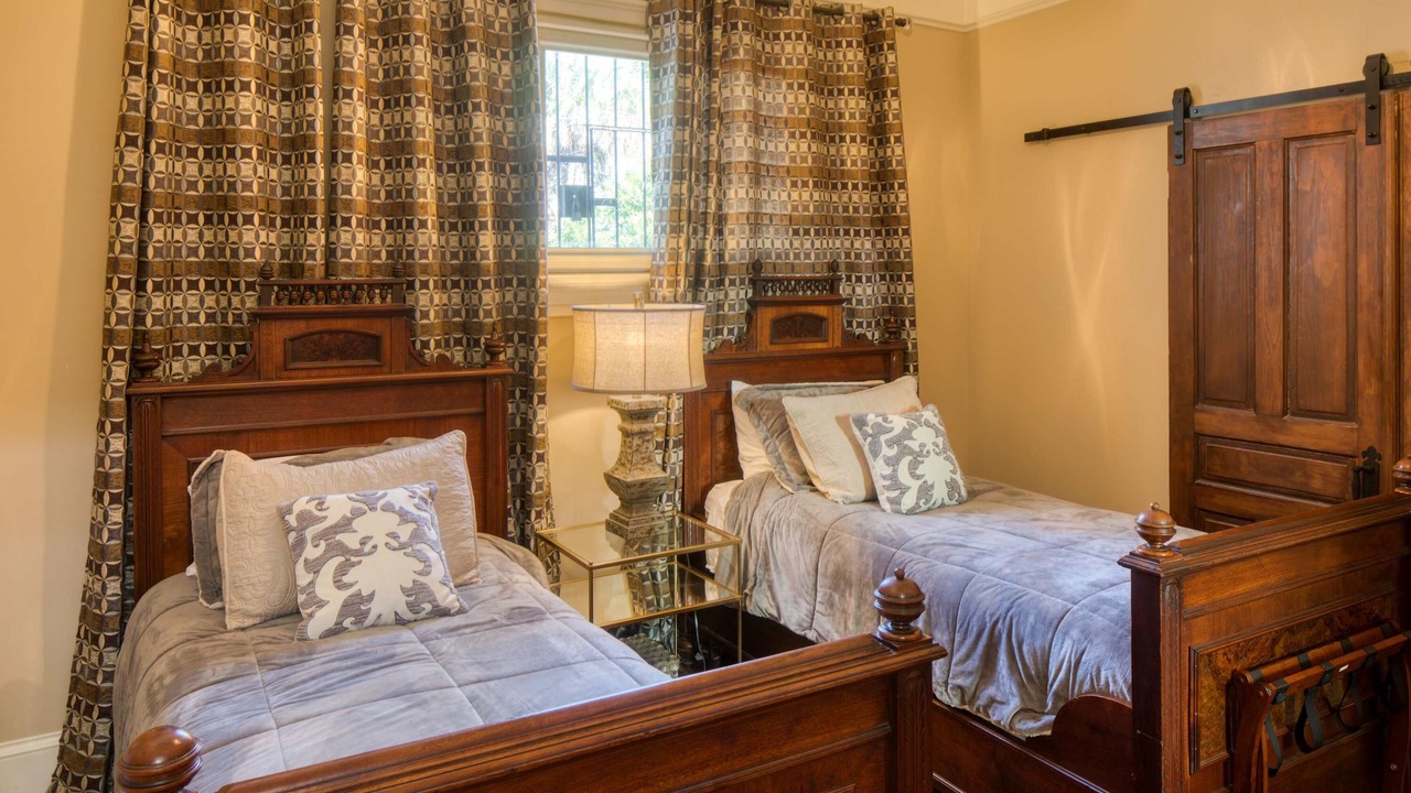 Photo of Bedroom in Metropolitan