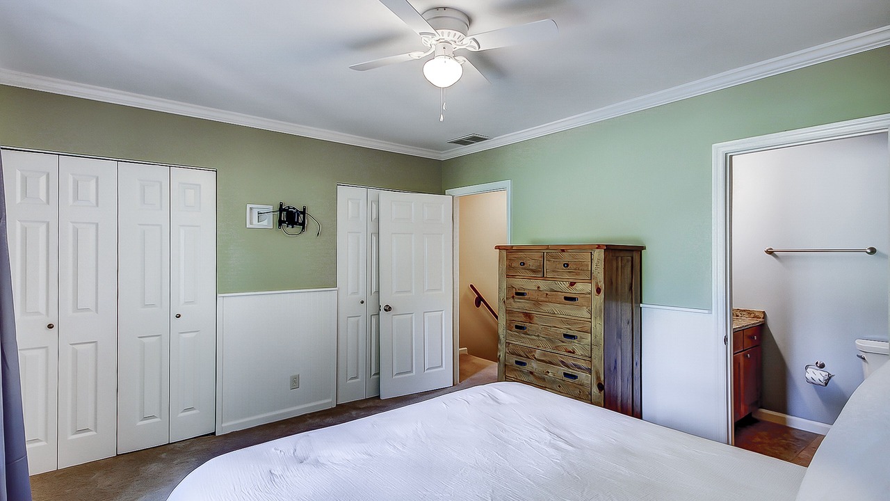 Photo of Bedroom in Folly Field