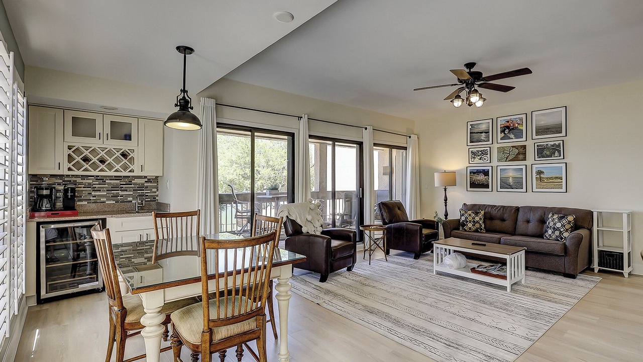 Photo of Livingroom in Shelter Cove