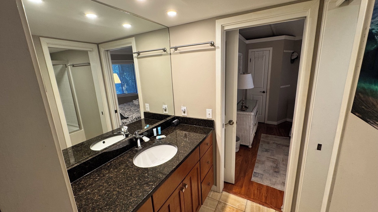Photo of Bathroom in Night Heron