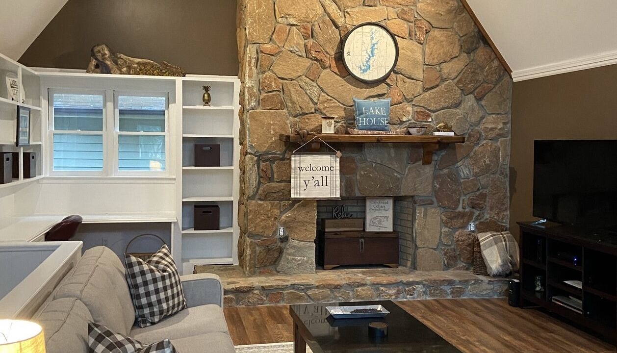 Photo of Livingroom in Six Mile