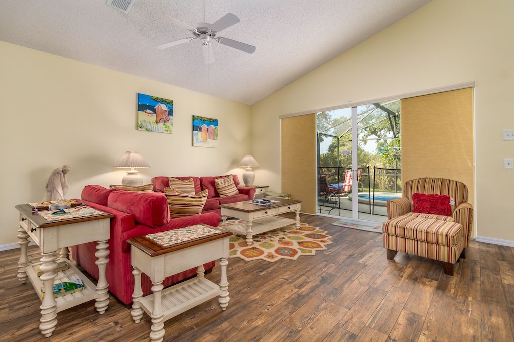Photo of Livingroom in Four Corners