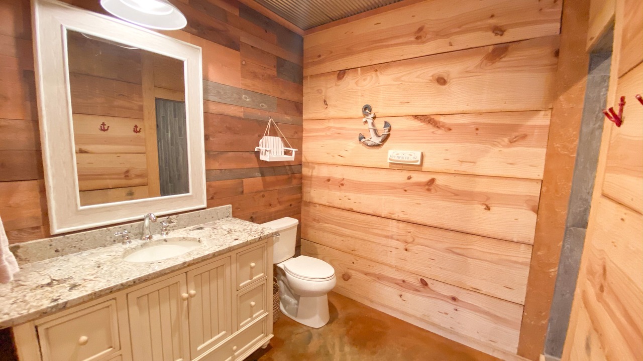 Photo of Bathroom in Hartwell