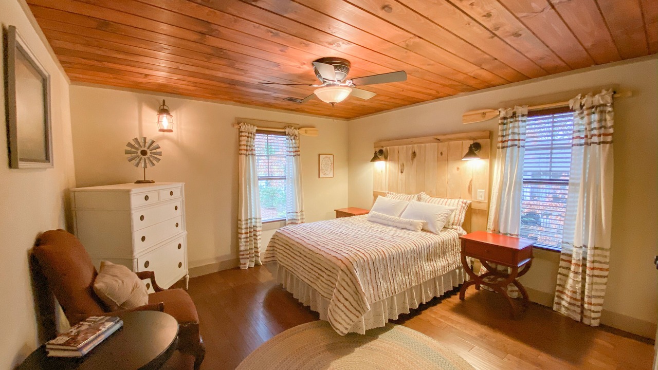 Photo of Bedroom in Hartwell