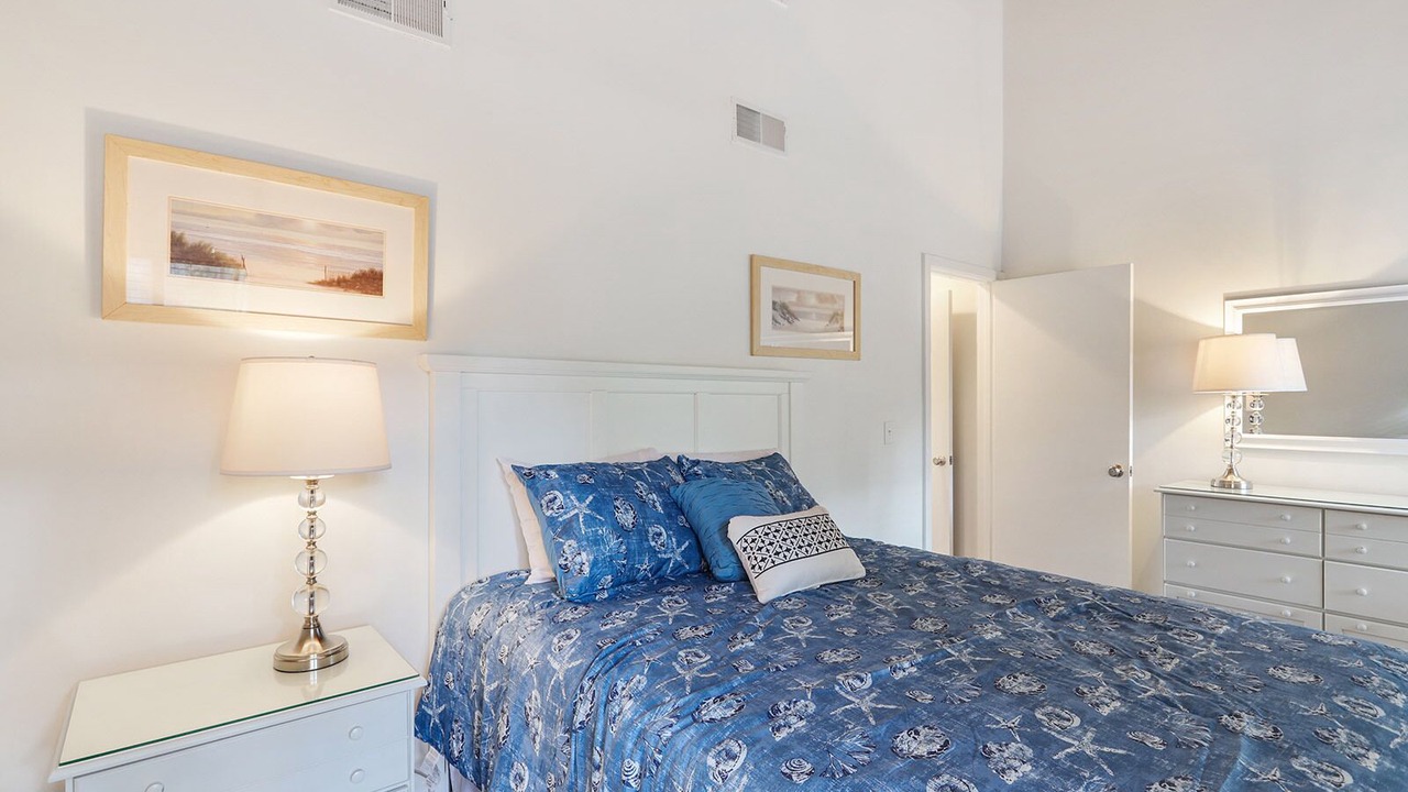 Photo of Bedroom in Night Heron