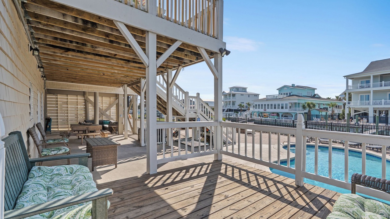 Photo of Patio Balcony in Inlet Harbour