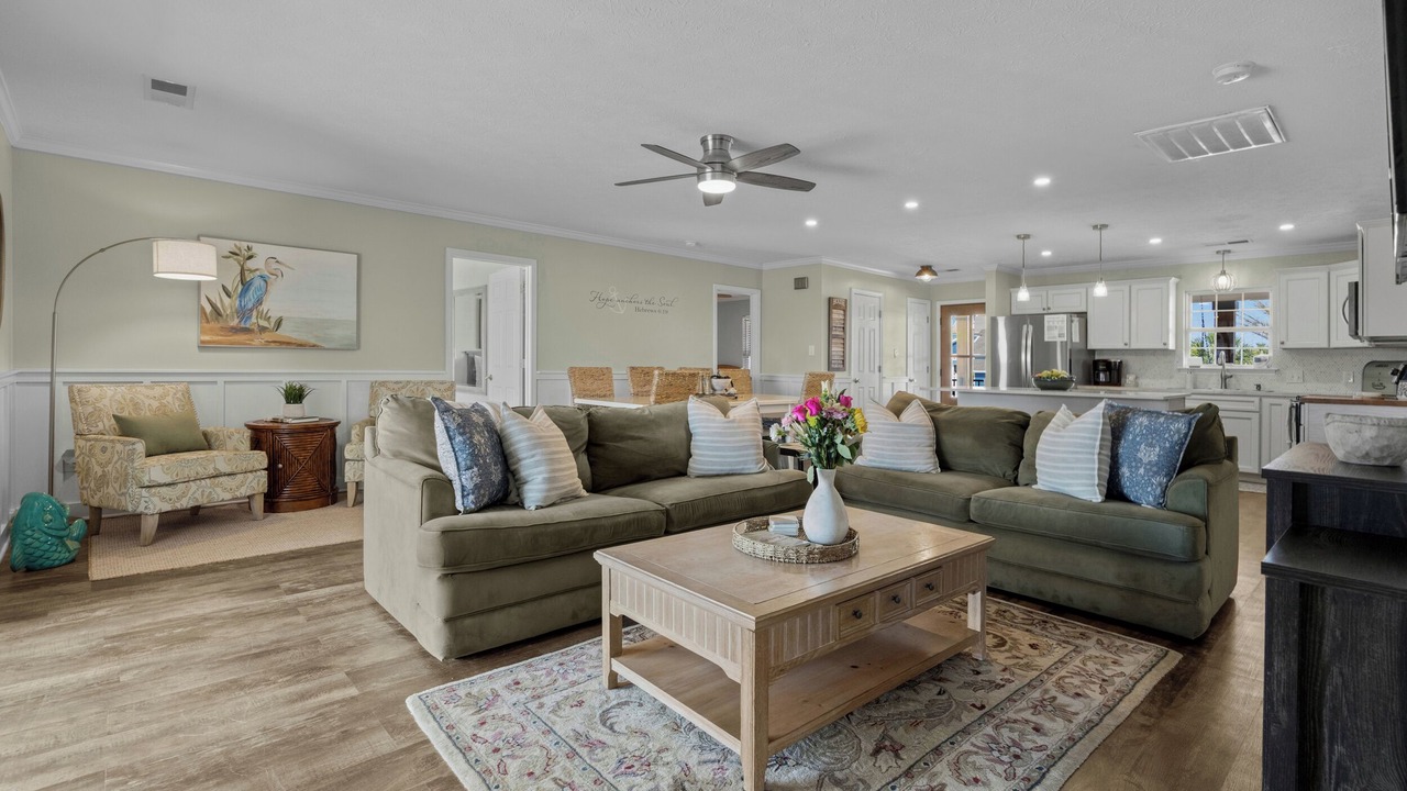 Photo of Livingroom in Inlet Harbour