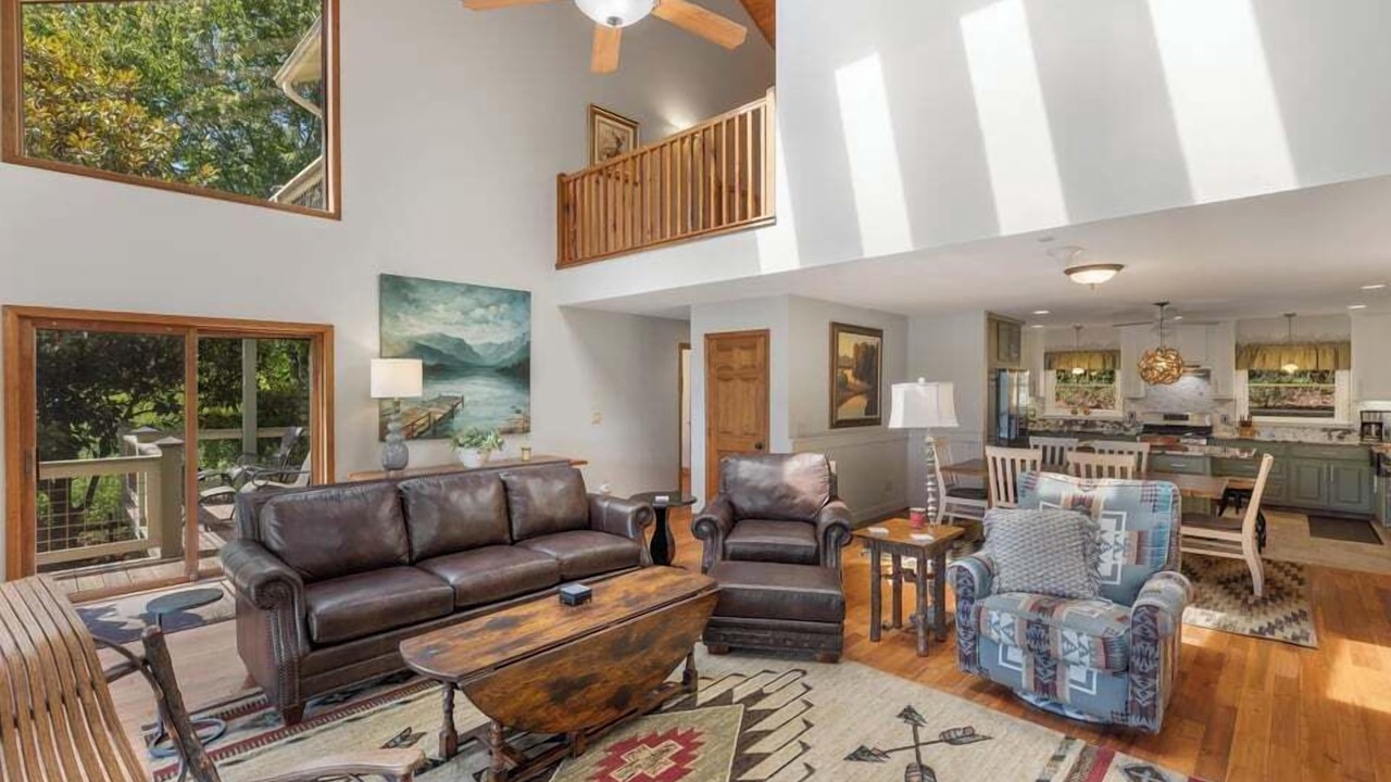 Photo of Livingroom in Cullowhee