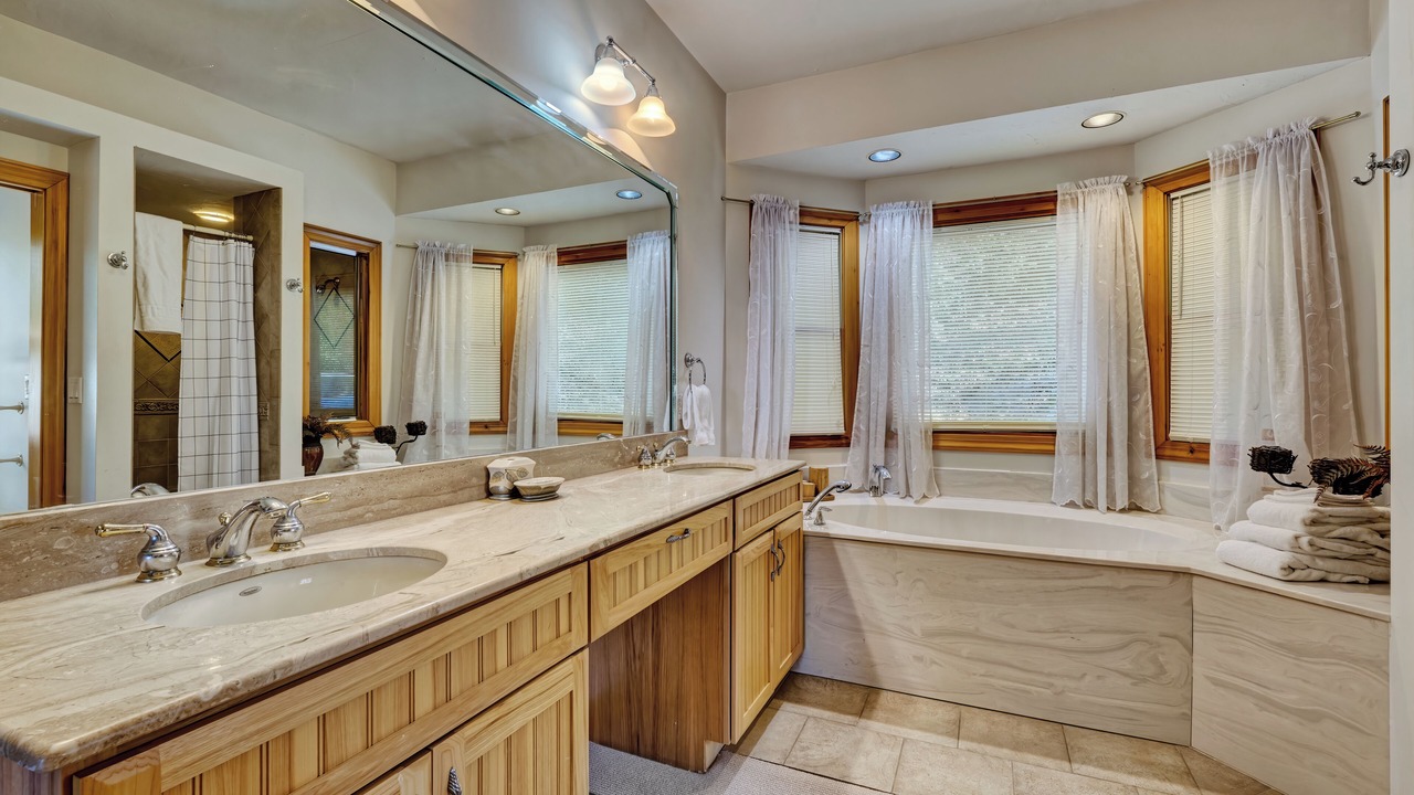Photo of Bathroom in Glenville