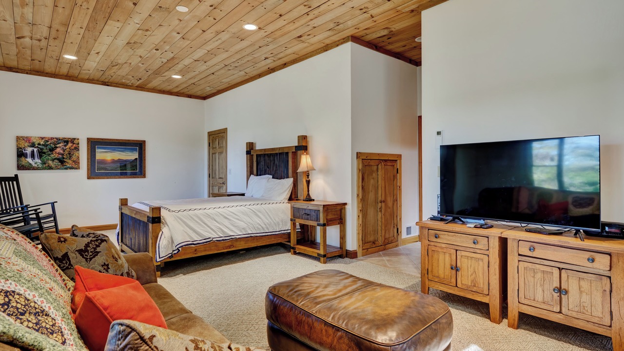 Photo of Bedroom in Glenville