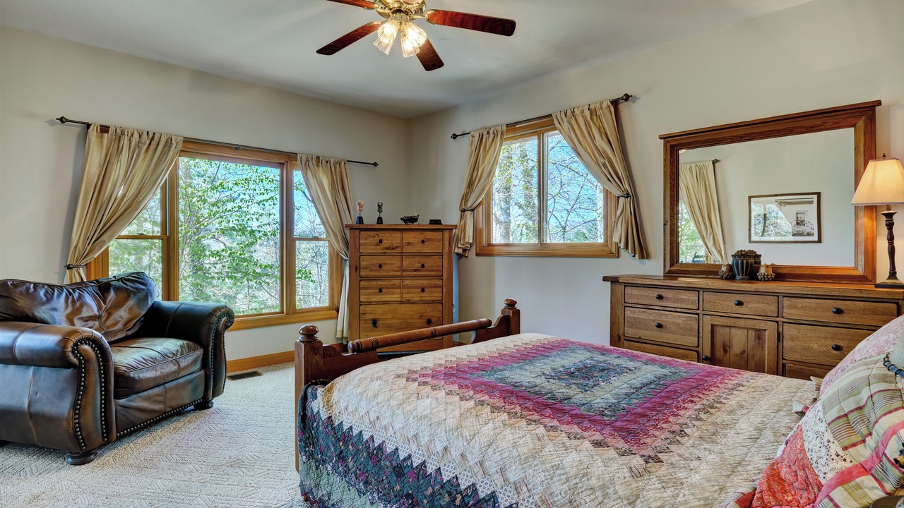 Photo of Bedroom in Glenville