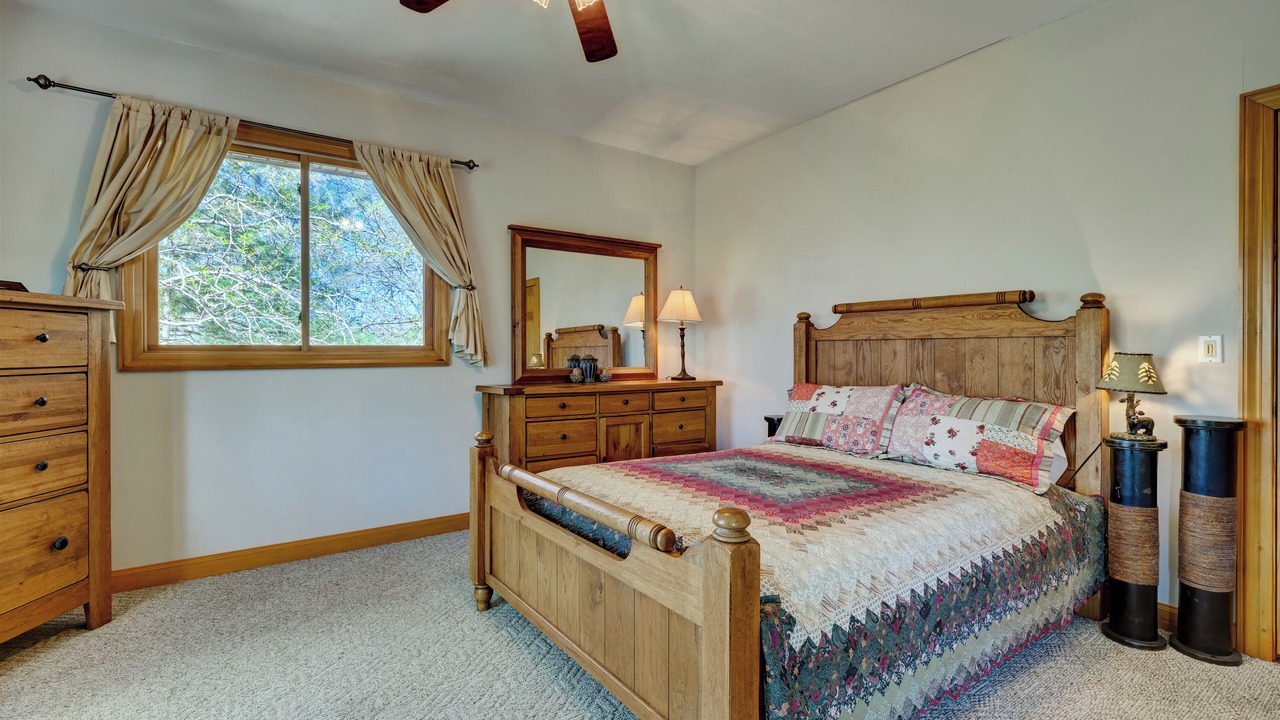Photo of Bedroom in Glenville
