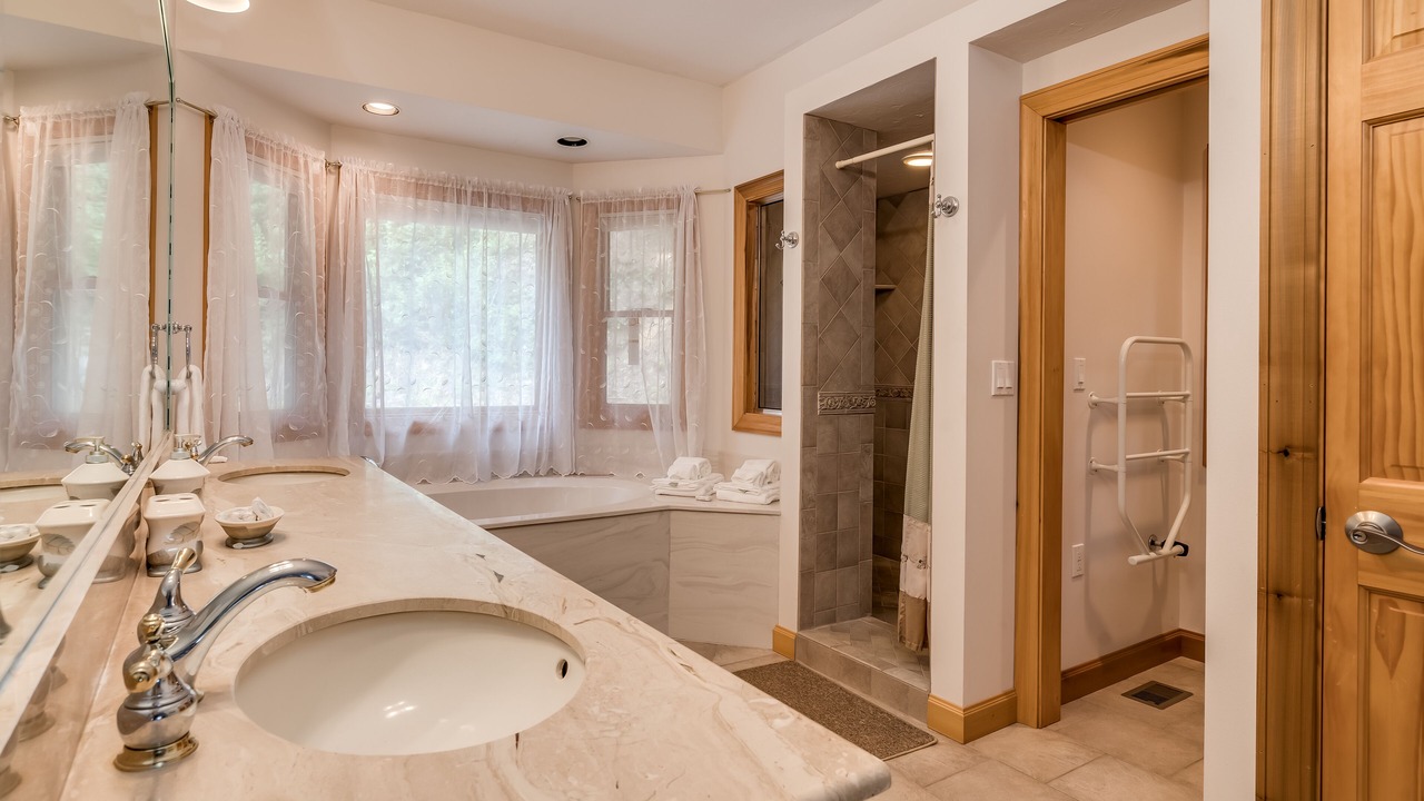 Photo of Bathroom in Glenville