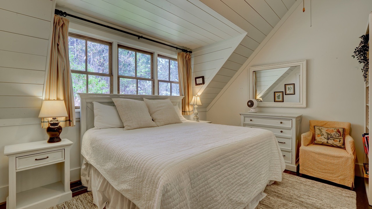 Photo of Bedroom in Glenville
