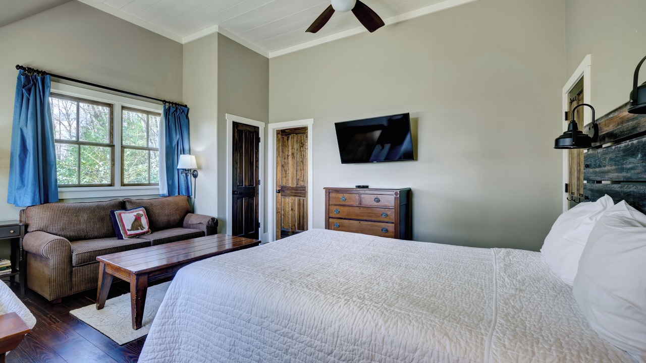 Photo of Bedroom in Glenville