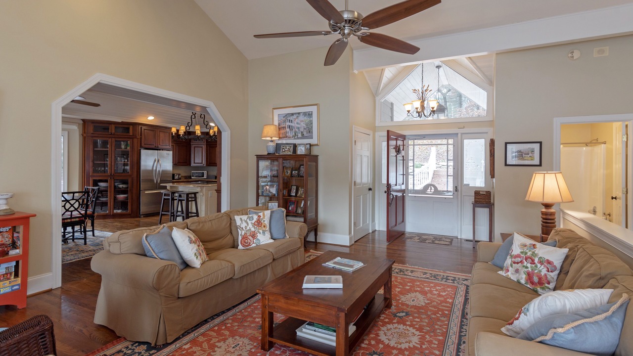 Photo of Livingroom in Cullowhee