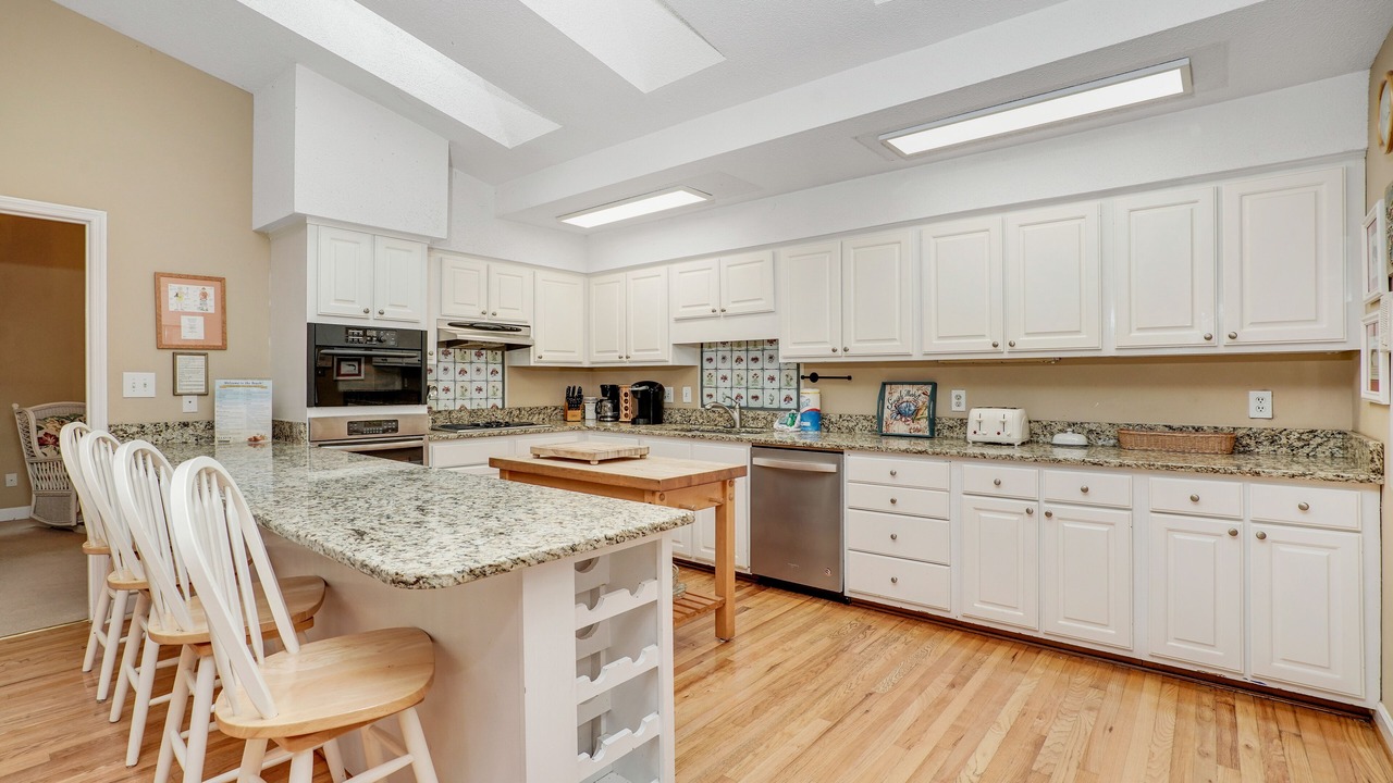 Photo of Kitchen in Inlet Harbour
