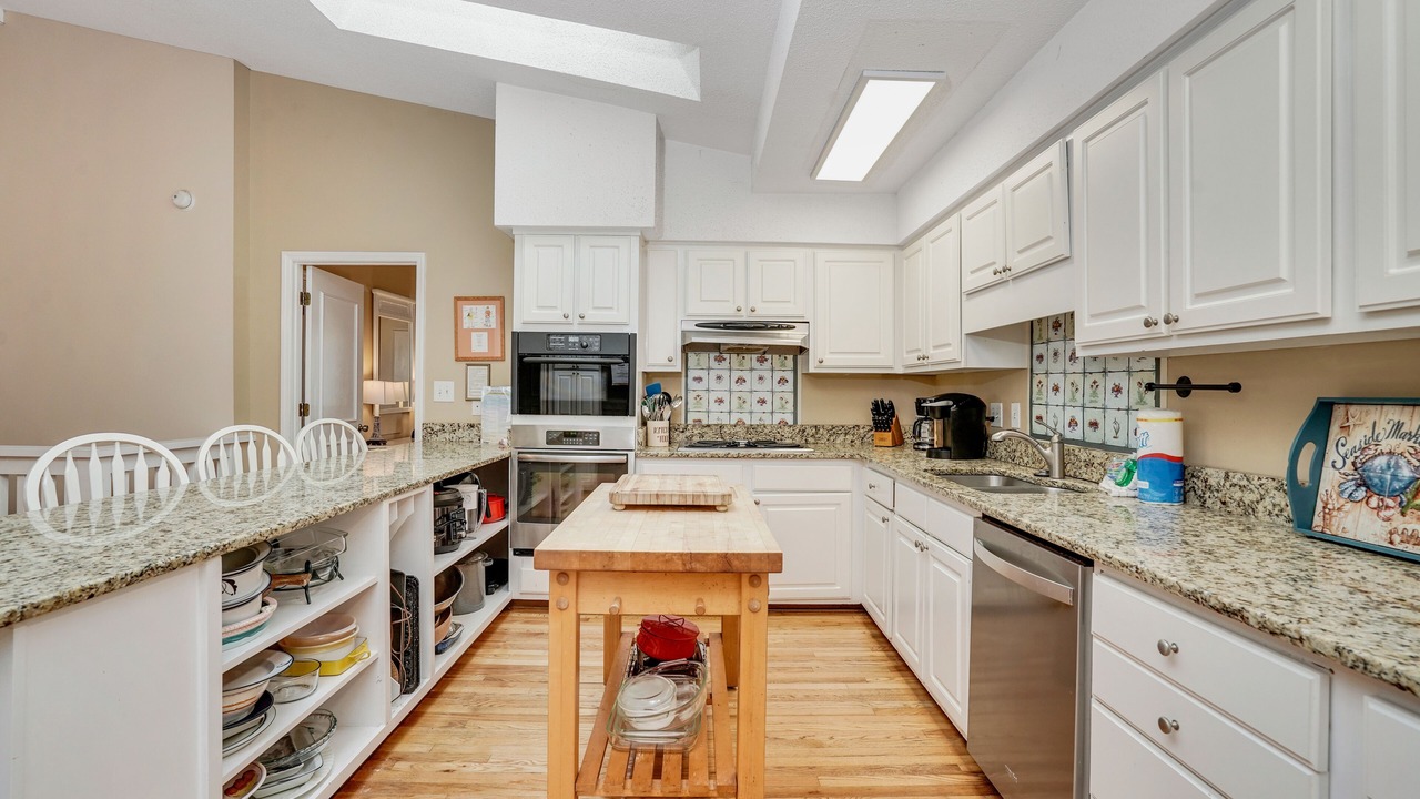 Photo of Kitchen in Inlet Harbour