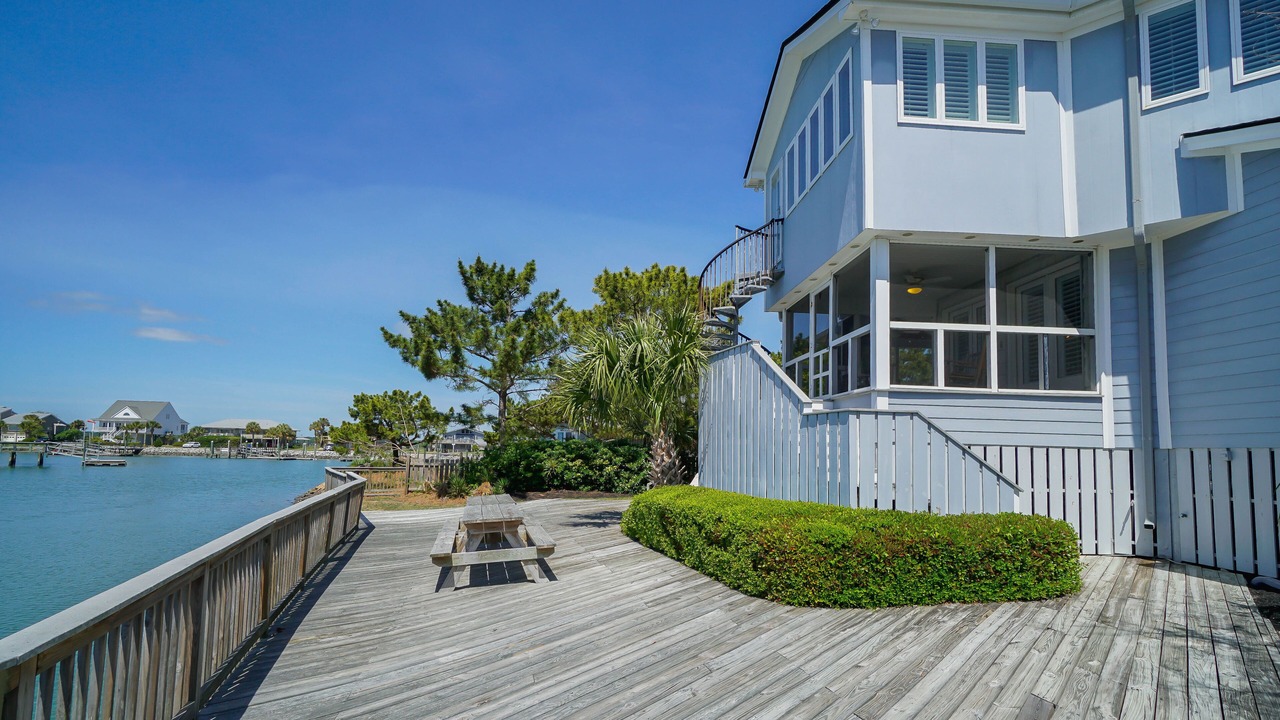 Photo of Patio Balcony in Inlet Harbour