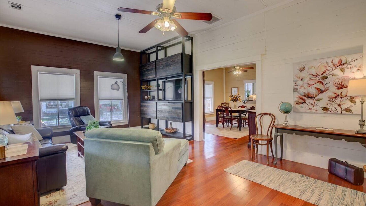 Photo of Livingroom in Bloomingdale