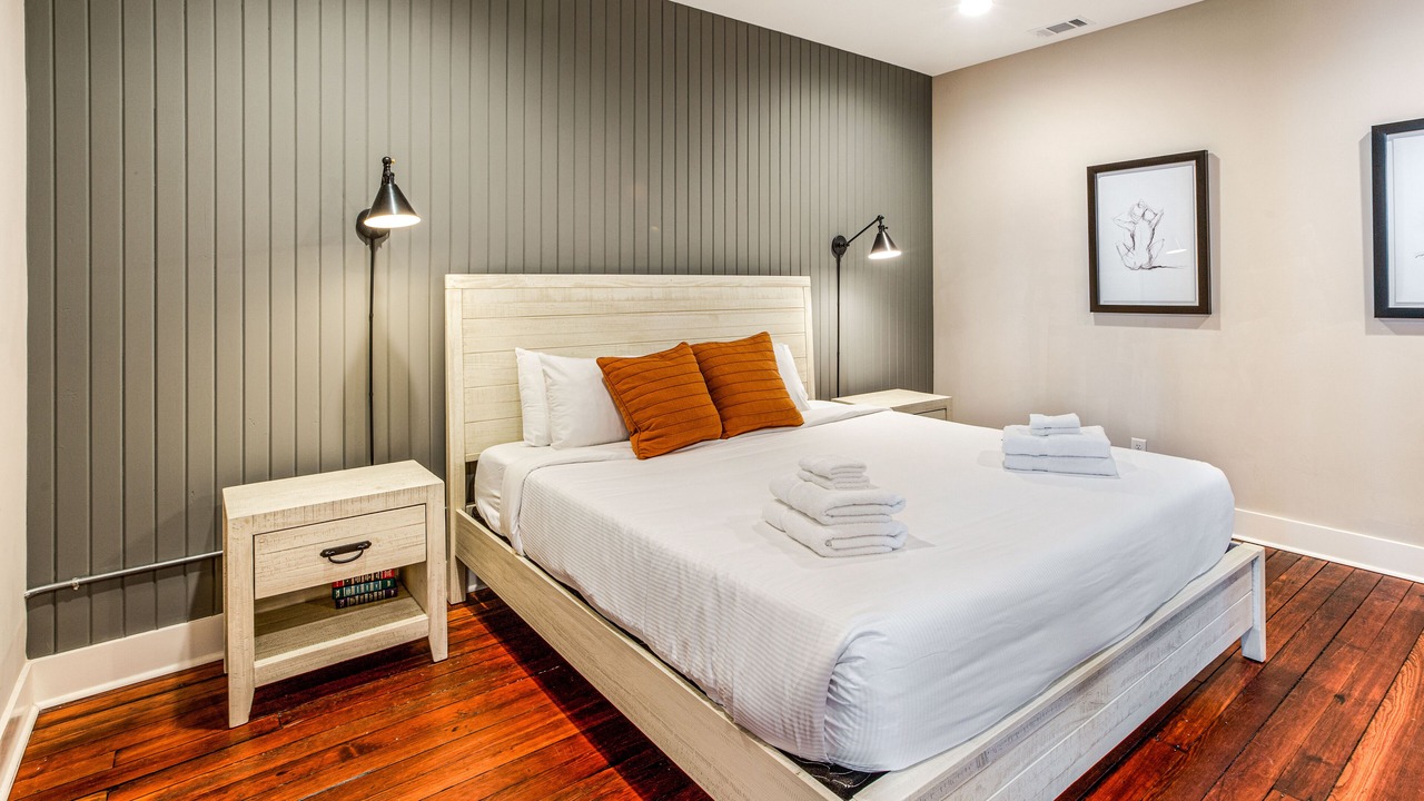 Photo of Bedroom in Historic District - North