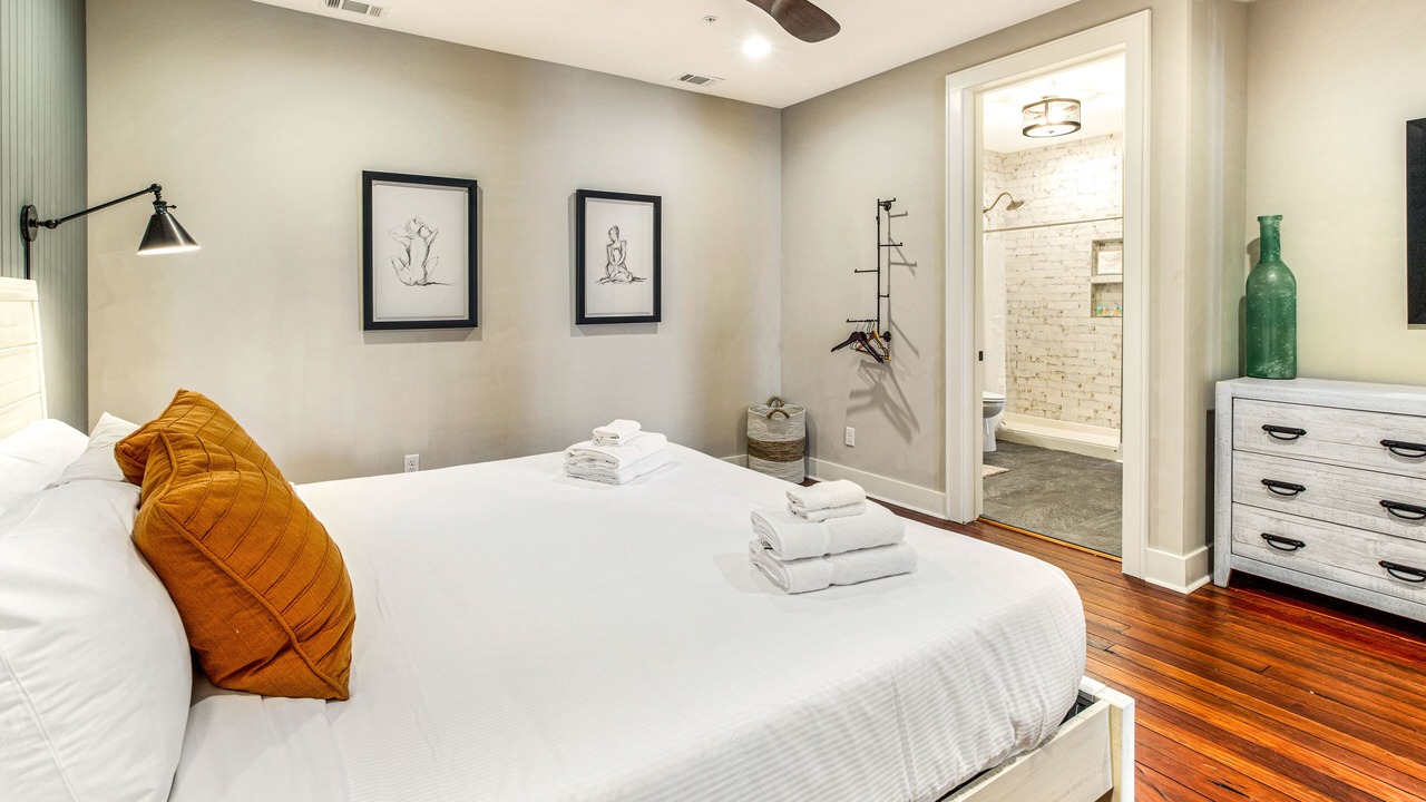 Photo of Bedroom in Historic District - North