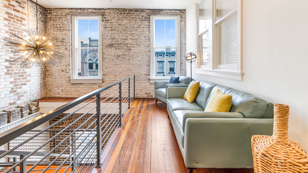 Photo of Livingroom in Historic District - North