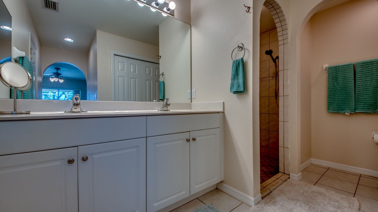 Photo of Bathroom in Trafalgar