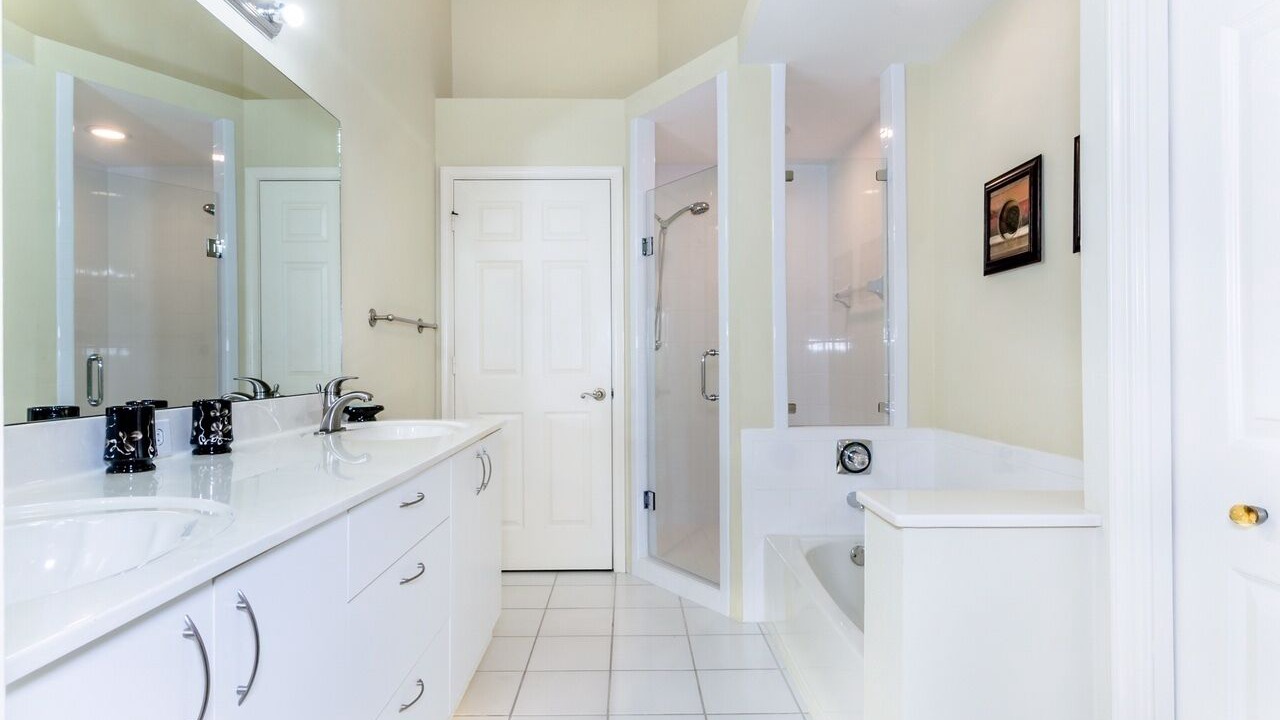 Photo of Bathroom in Naples