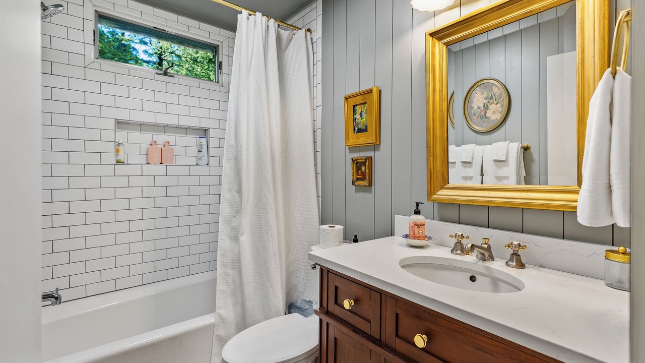 Photo of Bathroom in Highlands Hills