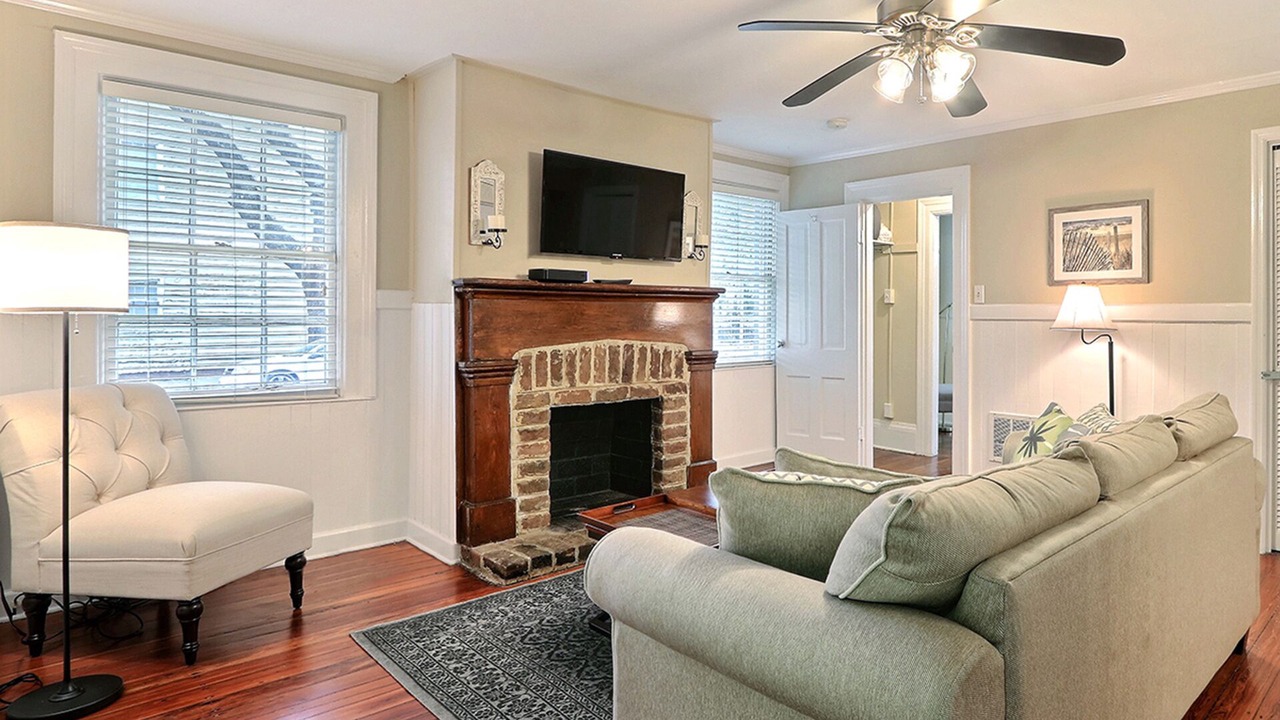 Photo of Livingroom in Savannah Victorian District