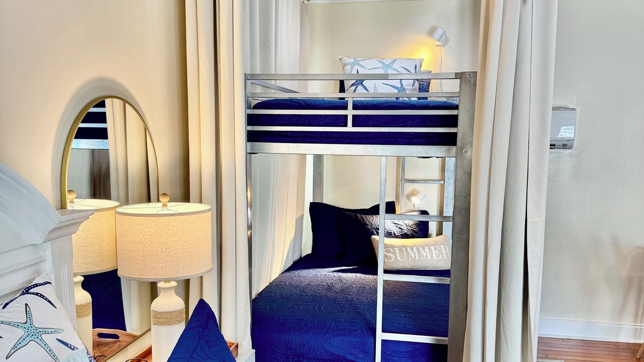 Photo of Bedroom in Murraysville