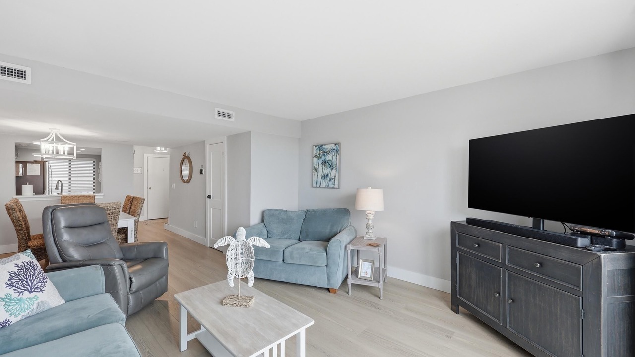 Photo of Livingroom in Oceanmarsh Subdivision