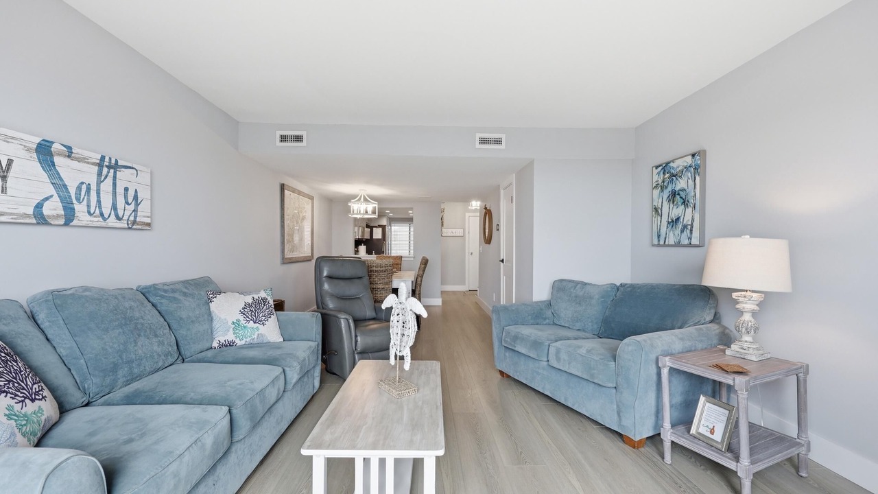 Photo of Livingroom in Oceanmarsh Subdivision
