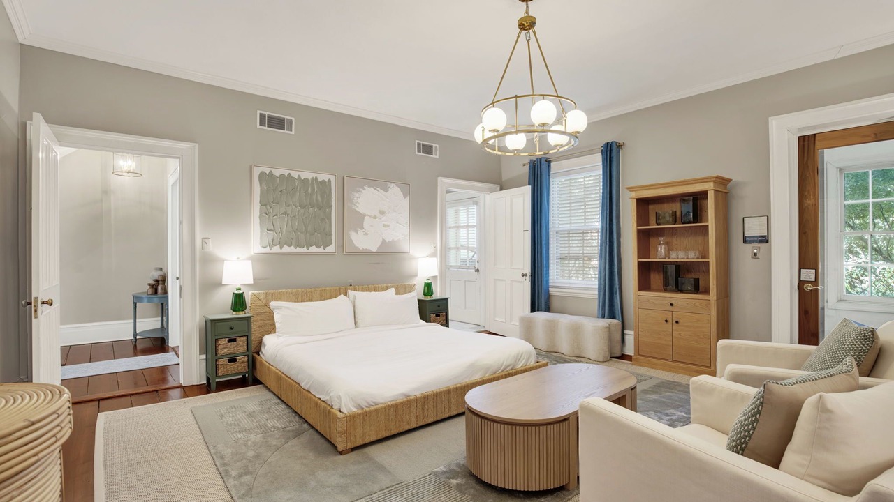 Photo of Bedroom in Historic District - North