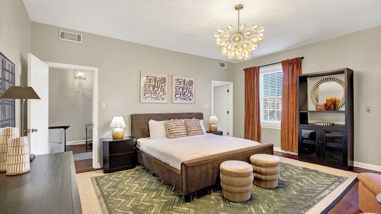 Photo of Bedroom in Historic District - North