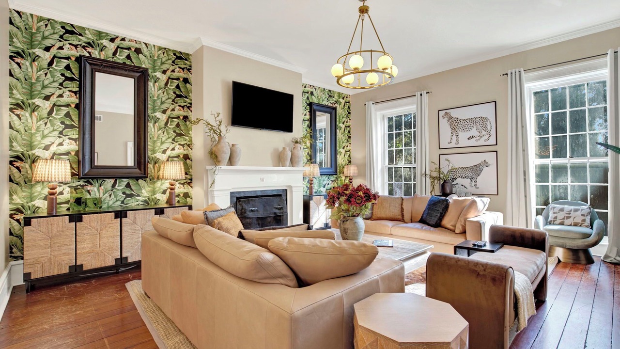Photo of Livingroom in Historic District - North
